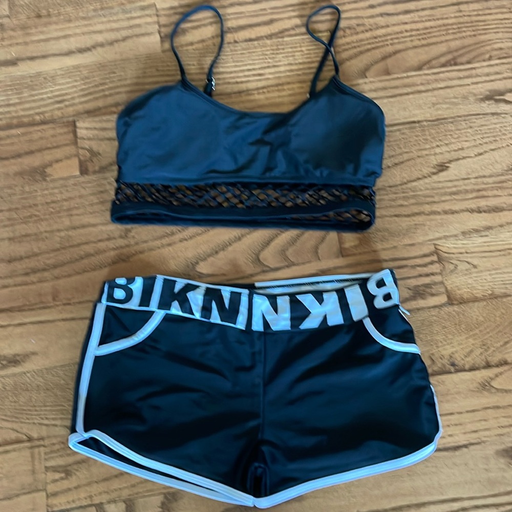 Womens 2 piece swimsuit size medium black/white new never worn